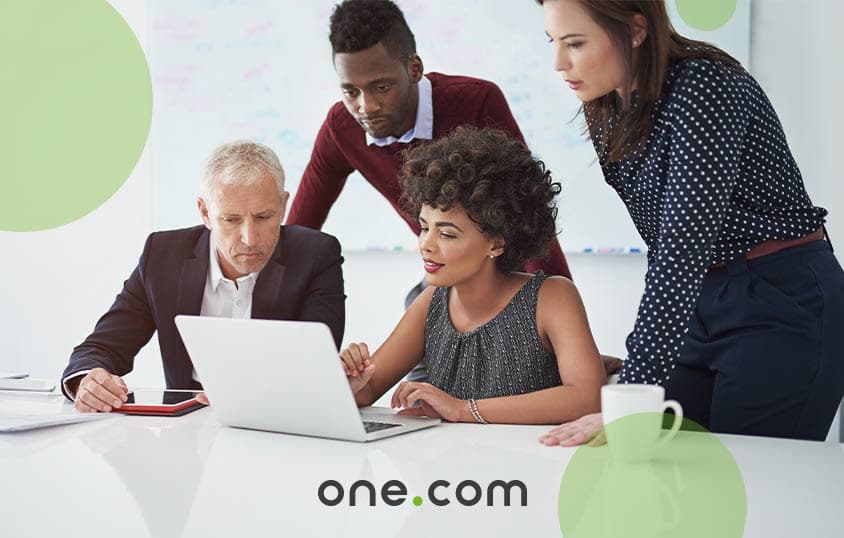 مراجعة شاملة لـ ون دوت كوم : جميع إيجابياته و سلبياته لعام 2021